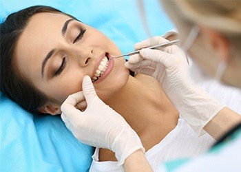 Woman with healthy teeth and gums